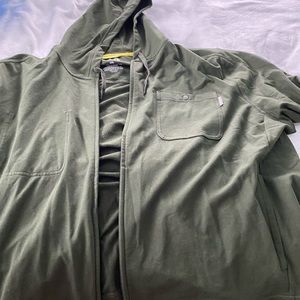 Duluth trading men’s zip up hoodie in green